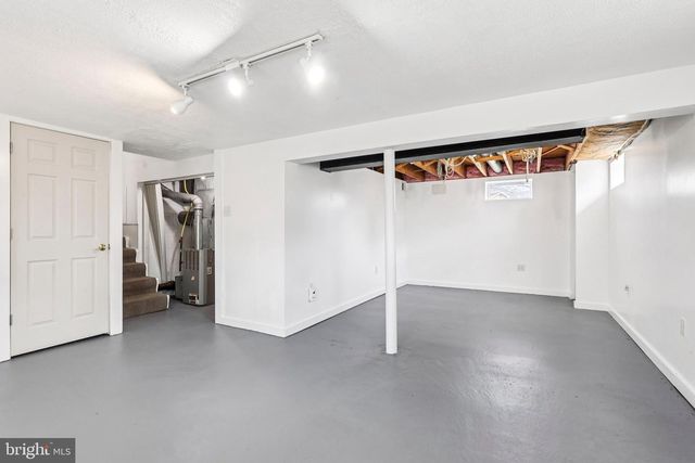 101 LEEDS RD, Mount Laurel, NJ 08054