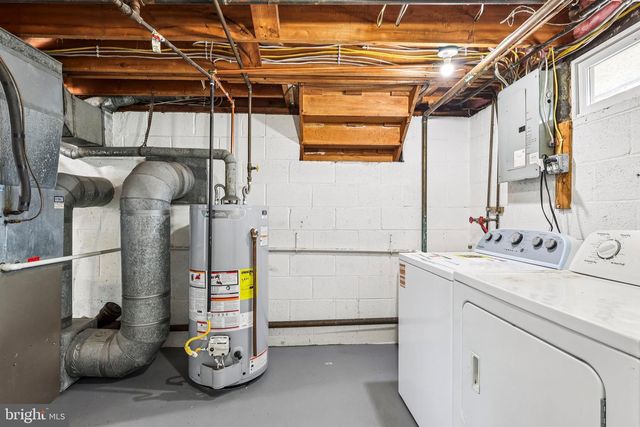 101 LEEDS RD, Mount Laurel, NJ 08054