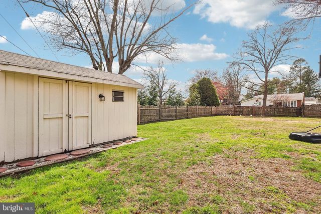 101 LEEDS RD, Mount Laurel, NJ 08054