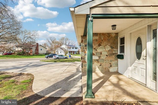 101 LEEDS RD, Mount Laurel, NJ 08054