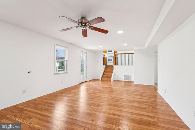 101 LEEDS RD, Mount Laurel, NJ 08054