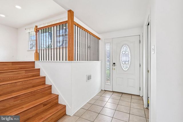 101 LEEDS RD, Mount Laurel, NJ 08054