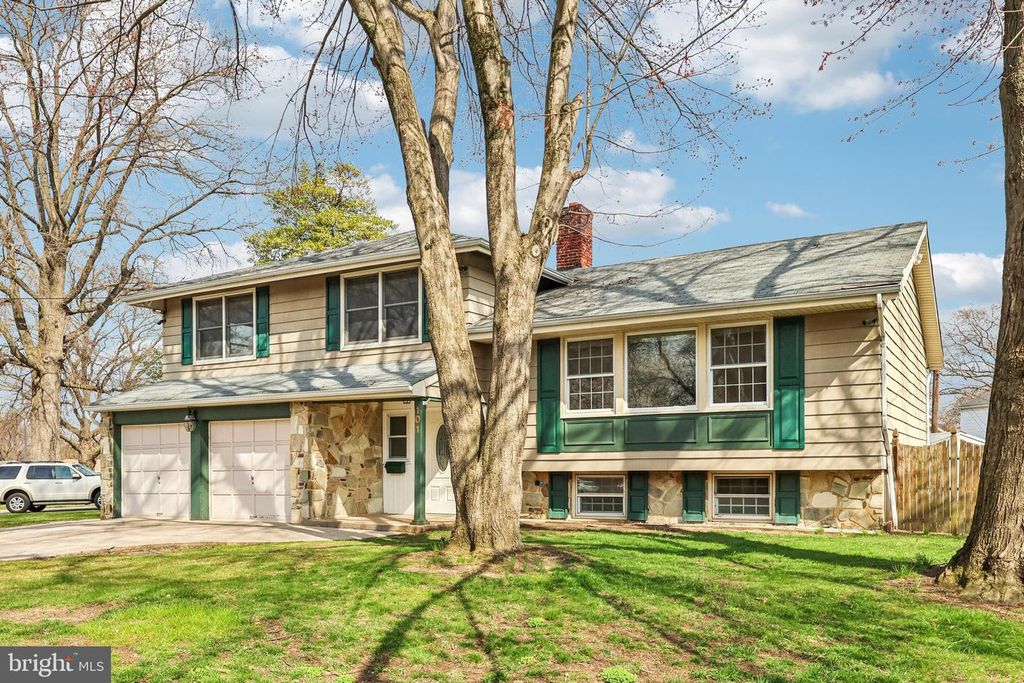 101 LEEDS RD, Mount Laurel, NJ 08054