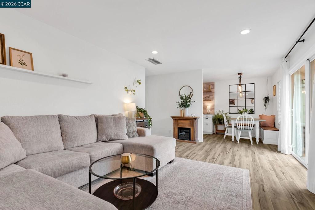 Image 15 of property listing at 825 Oak Grove Rd 30, Concord, CA 94518