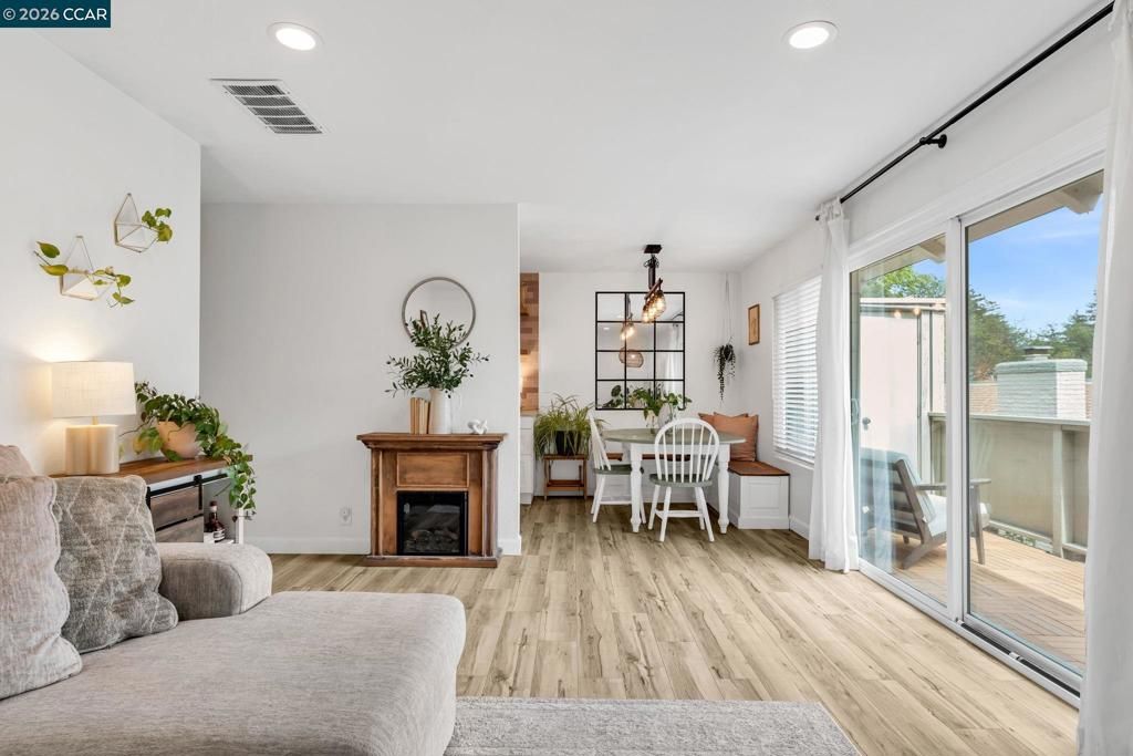Image 16 of property listing at 825 Oak Grove Rd 30, Concord, CA 94518