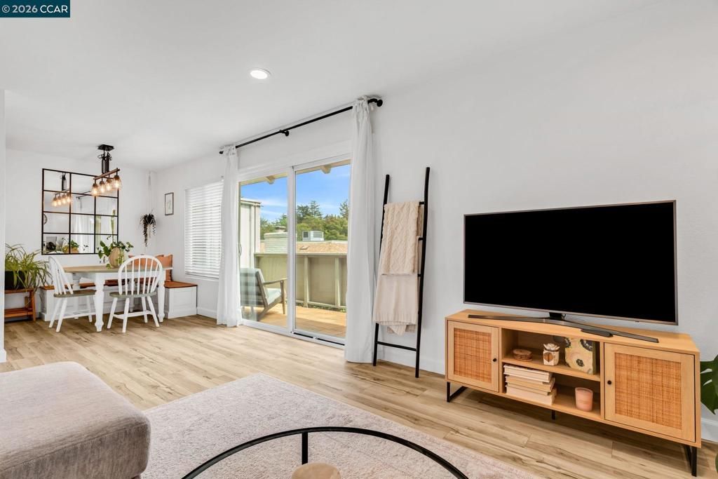 Image 18 of property listing at 825 Oak Grove Rd 30, Concord, CA 94518