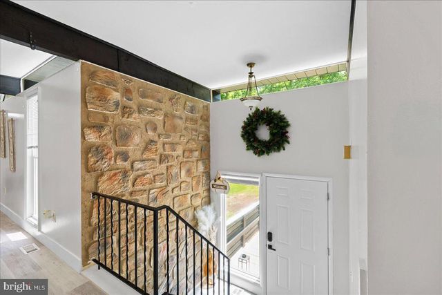 7200 RIDGEWAY DR, Manassas, VA 20112