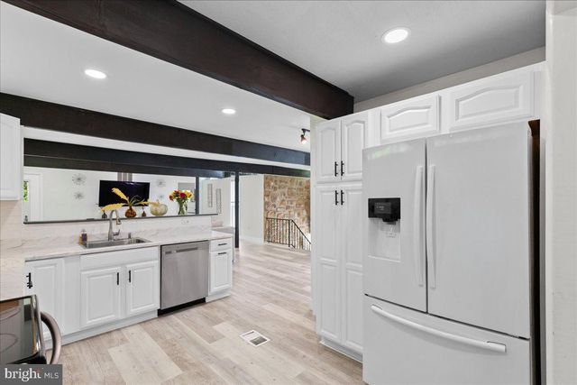 7200 RIDGEWAY DR, Manassas, VA 20112