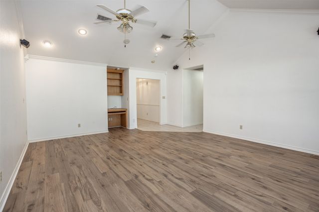 1423 S Howeth Street, Gainesville, TX 76240