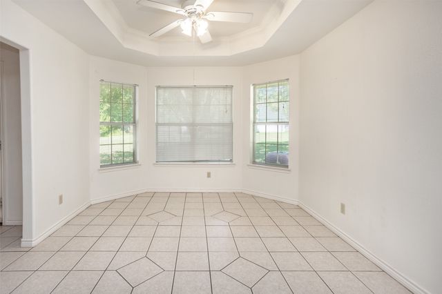 1423 S Howeth Street, Gainesville, TX 76240