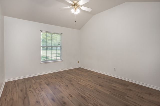 1423 S Howeth Street, Gainesville, TX 76240