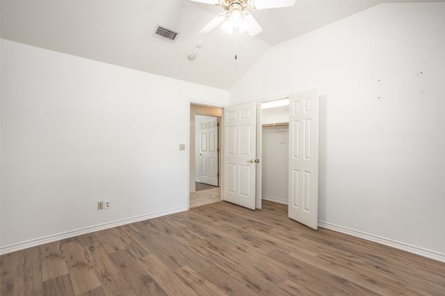 1423 S Howeth Street, Gainesville, TX 76240