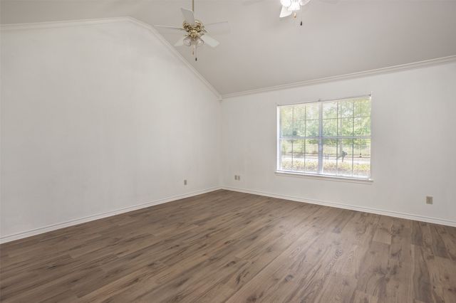 1423 S Howeth Street, Gainesville, TX 76240