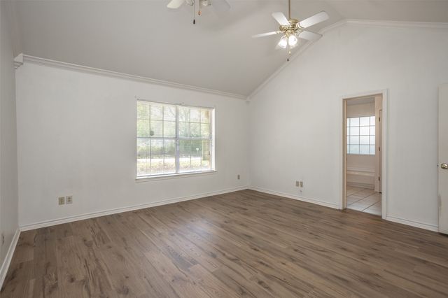 1423 S Howeth Street, Gainesville, TX 76240