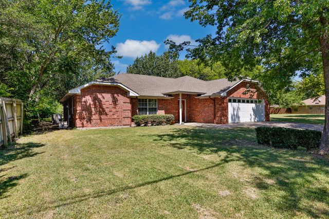 1423 S Howeth Street, Gainesville, TX 76240