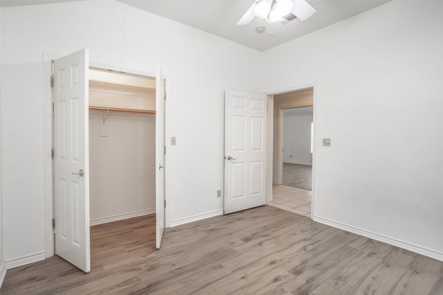 1423 S Howeth Street, Gainesville, TX 76240