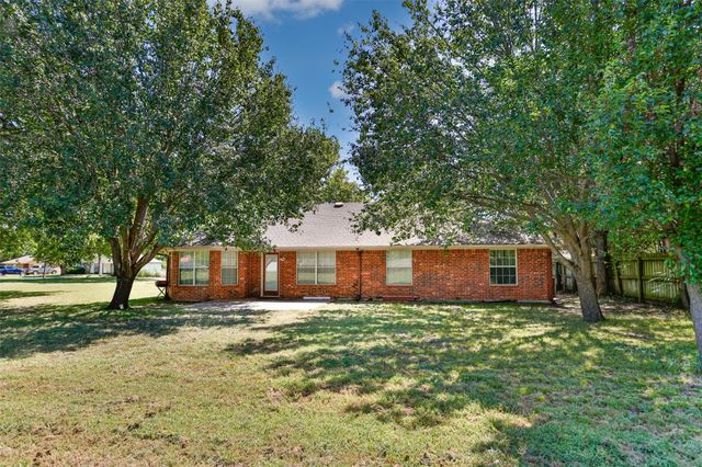 1423 S Howeth Street, Gainesville, TX 76240