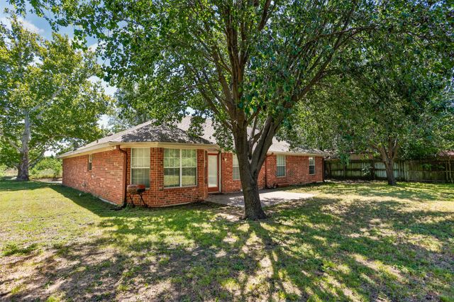 1423 S Howeth Street, Gainesville, TX 76240