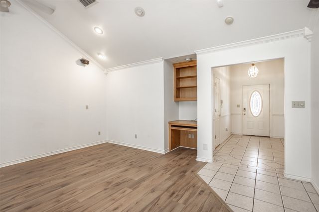 1423 S Howeth Street, Gainesville, TX 76240