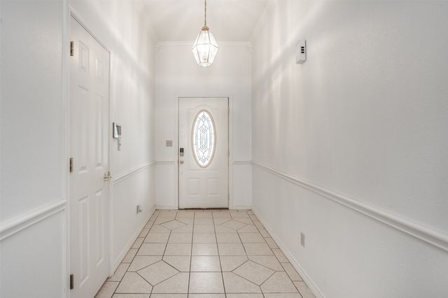 1423 S Howeth Street, Gainesville, TX 76240