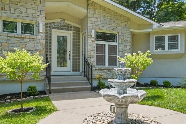4242 N Grand Avenue, Kansas City, MO 64116