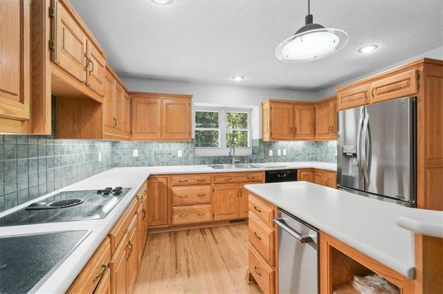4242 N Grand Avenue, Kansas City, MO 64116