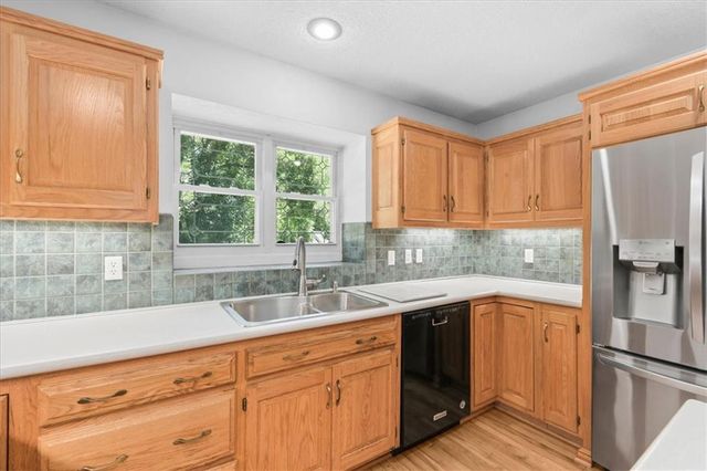 4242 N Grand Avenue, Kansas City, MO 64116