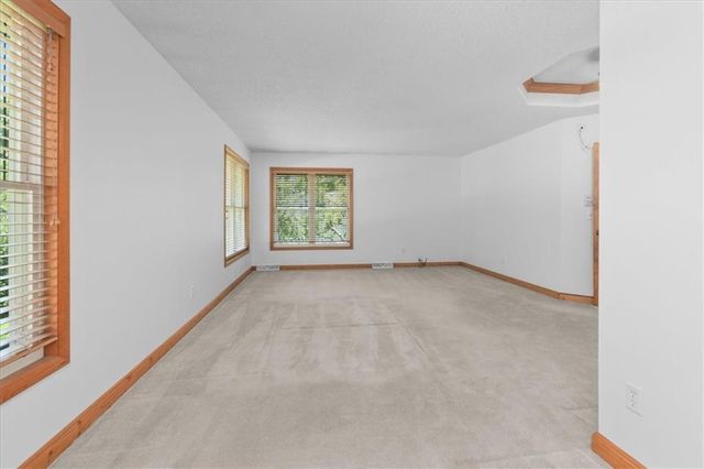 4242 N Grand Avenue, Kansas City, MO 64116
