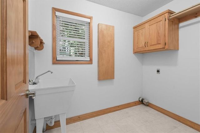 4242 N Grand Avenue, Kansas City, MO 64116