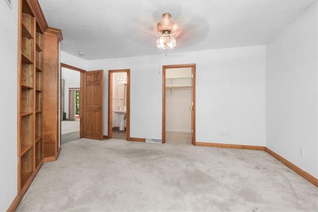 4242 N Grand Avenue, Kansas City, MO 64116