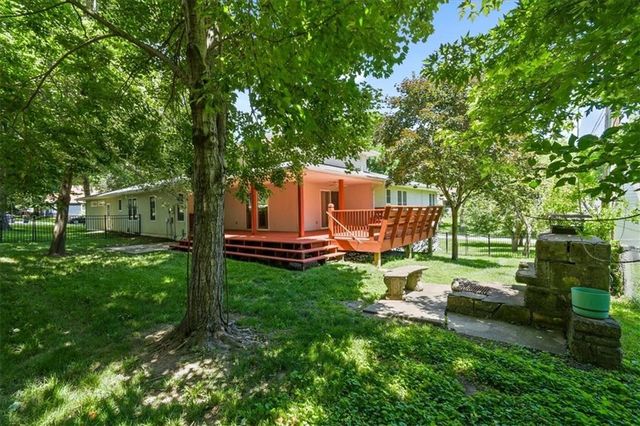 4242 N Grand Avenue, Kansas City, MO 64116