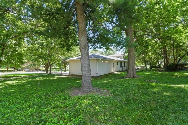 4242 N Grand Avenue, Kansas City, MO 64116