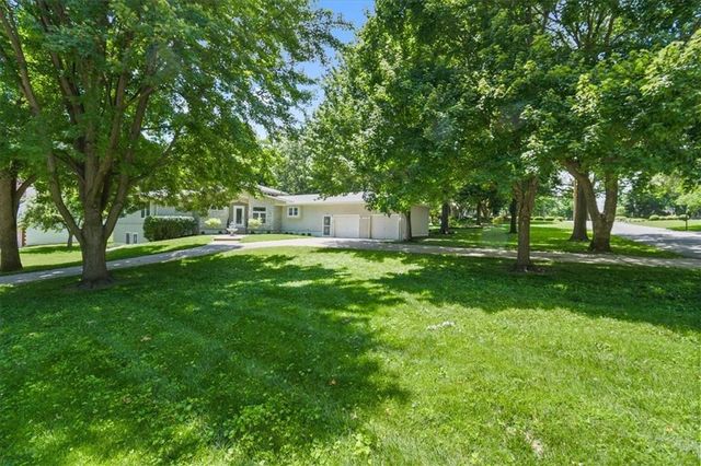 4242 N Grand Avenue, Kansas City, MO 64116