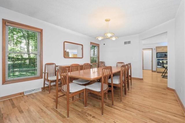 4242 N Grand Avenue, Kansas City, MO 64116