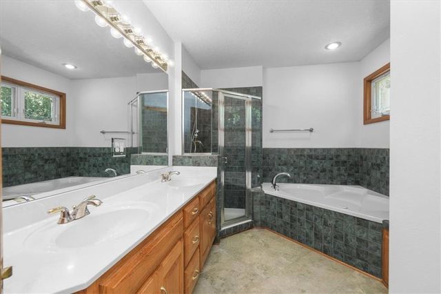4242 N Grand Avenue, Kansas City, MO 64116
