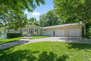4242 N Grand Avenue, Kansas City, MO 64116