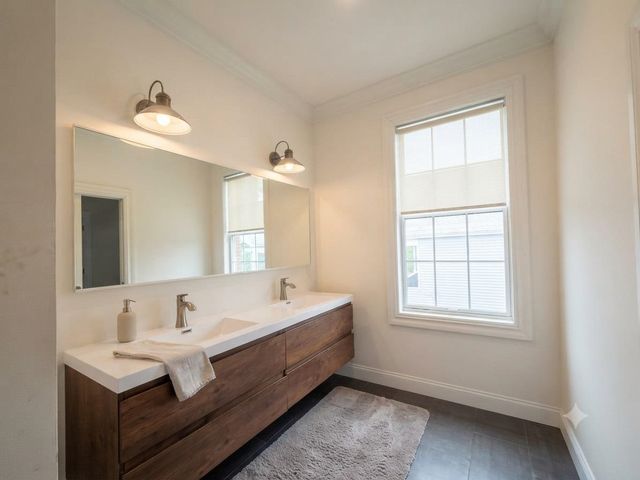 105 W 8TH ST, Bayonne, NJ 07002