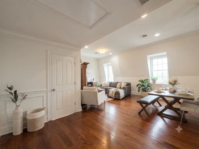 105 W 8TH ST, Bayonne, NJ 07002