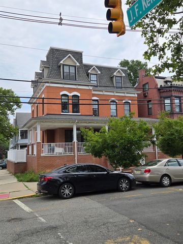 105 W 8TH ST, Bayonne, NJ 07002