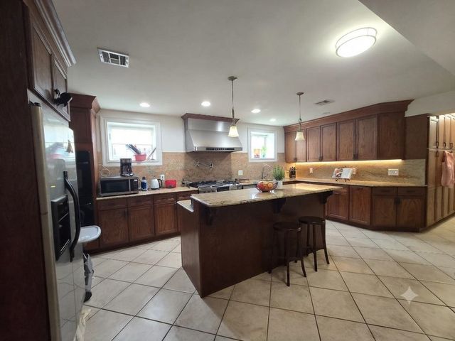 105 W 8TH ST, Bayonne, NJ 07002