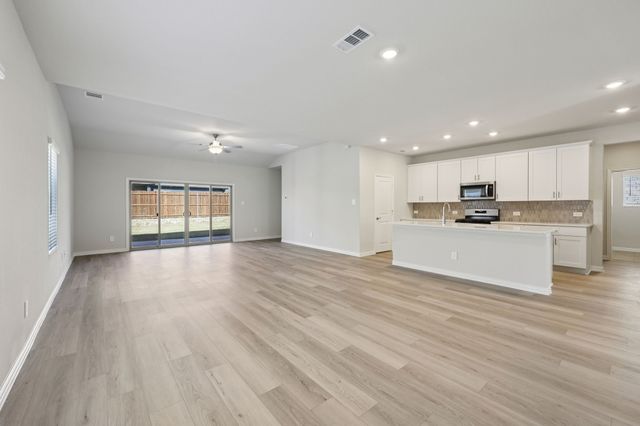 2228 Mustang Way, Seagoville, TX 75159