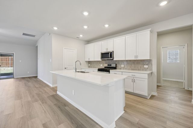 2228 Mustang Way, Seagoville, TX 75159