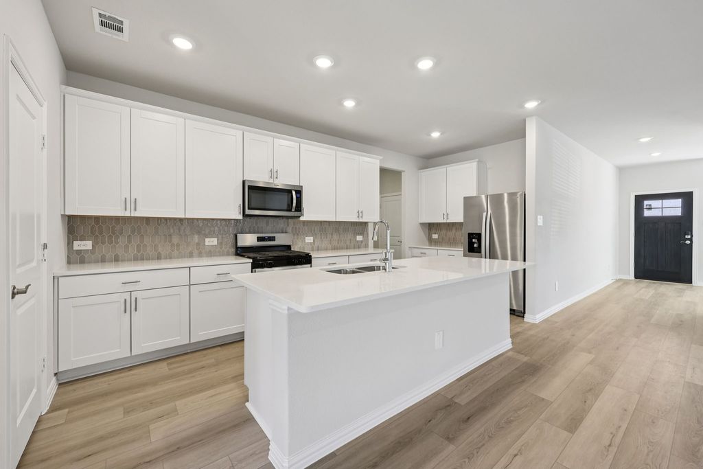 2228 Mustang Way, Seagoville, TX 75159