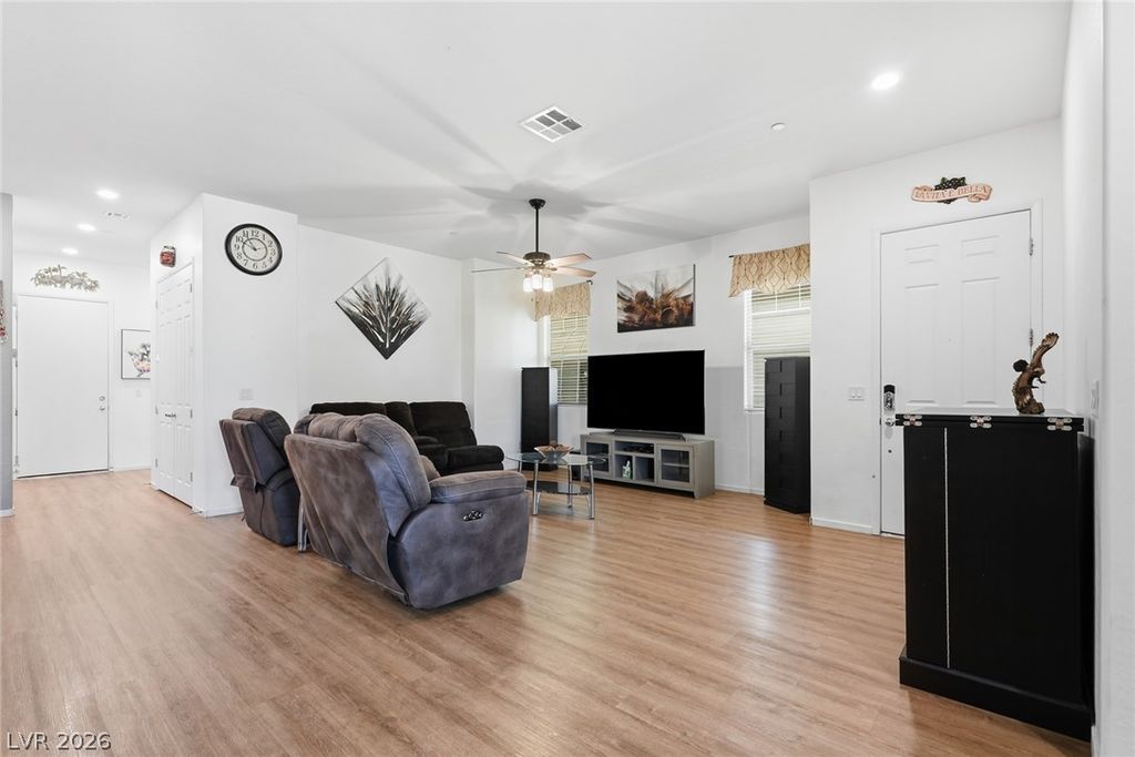 722 Orange Plume Walk, Henderson, NV 89011 — photo 5