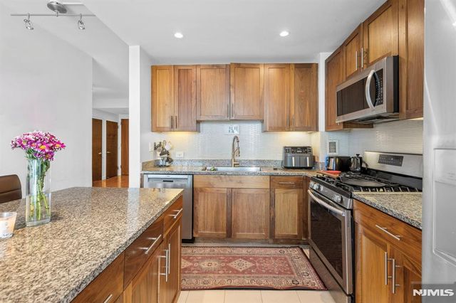 20 Newport Parkway 1812, Jersey City, NJ 07310