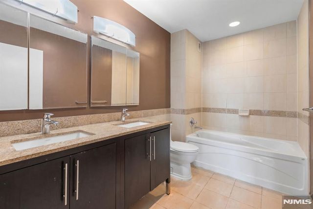 20 Newport Parkway 1812, Jersey City, NJ 07310