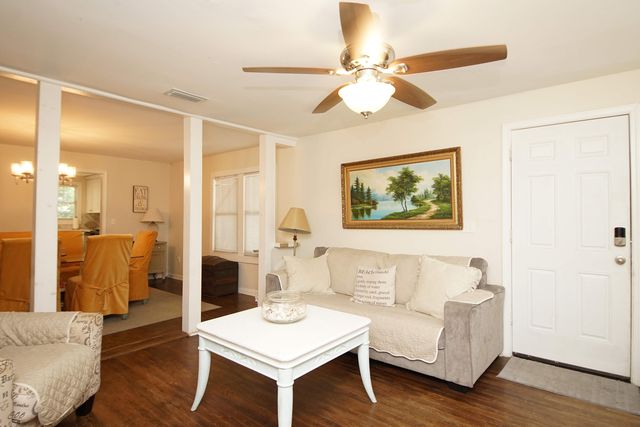 37 SE Magnolia Avenue, Fort Walton Beach, FL 32548