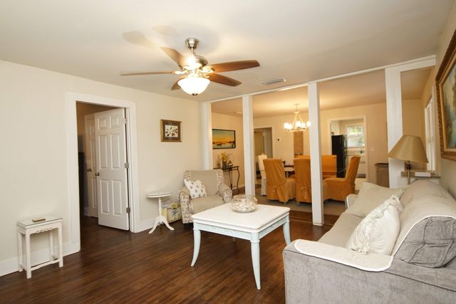 37 SE Magnolia Avenue, Fort Walton Beach, FL 32548