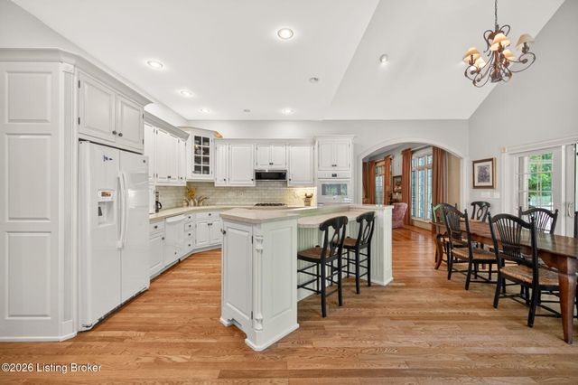 7422 Wycliffe Dr, Prospect, KY 40059