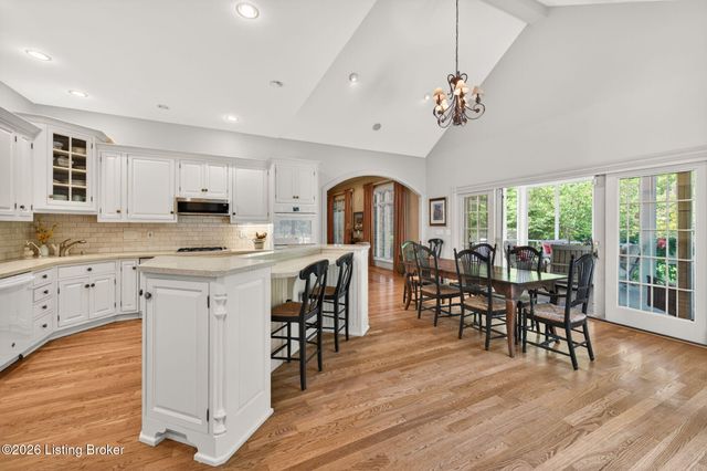 7422 Wycliffe Dr, Prospect, KY 40059